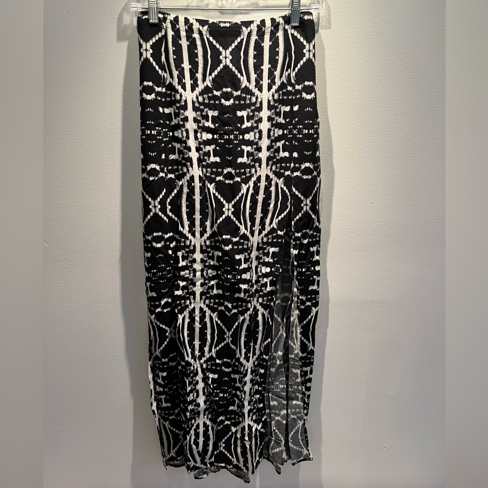 Black and White Patterned Women's Skirt